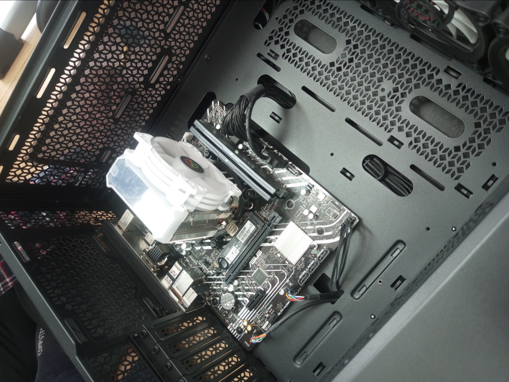 Dokumentasi Perawatan & Perakitan Hardware PC