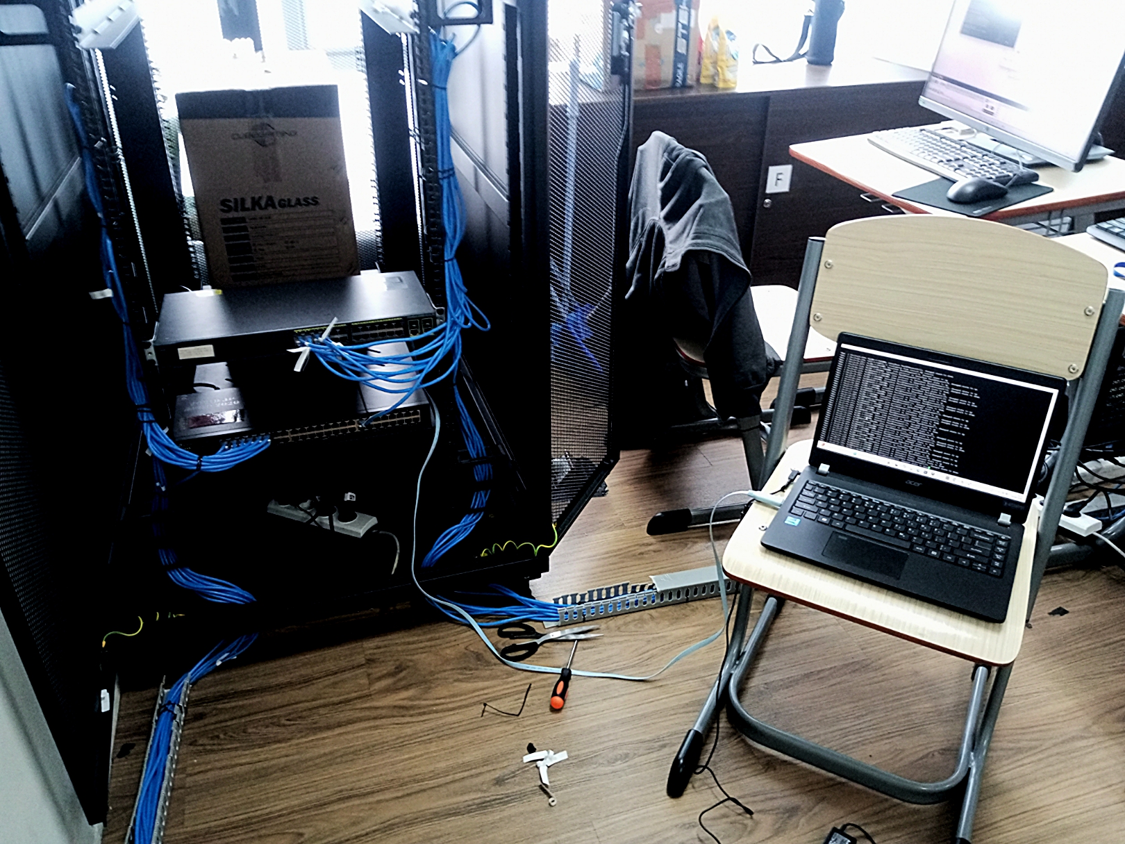 Dokumentasi Instalasi Switch dan Rack Server